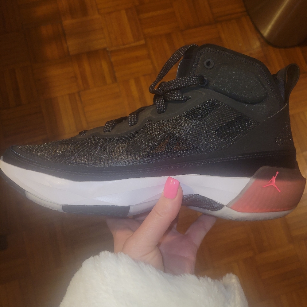 Jordan Women's Black and Pink Sneakers